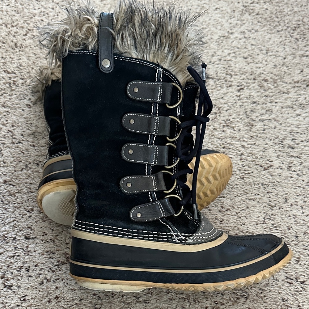 Sorel Black and Tan Winter Boots with Faux Fur